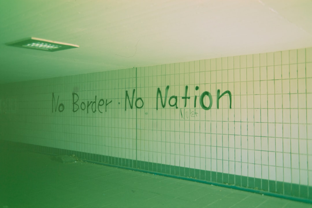 Помощь мигрантам